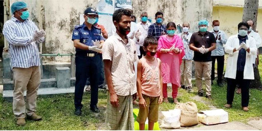 করোনা জয়ী ৯ বছরের শিশুকে করতালির মাধ্যমে বিদায়