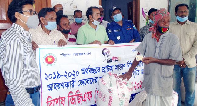 কাজিপুরে জেলেদের মাঝে খাদ্য সহায়তা প্রদান