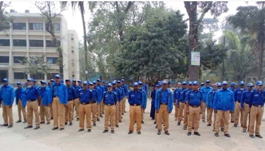 ভূরুঙ্গামারীতে করোনা আক্রান্তের ঝুঁকি নিয়ে গ্রাম পুলিশদের দায়িত্ব পালন