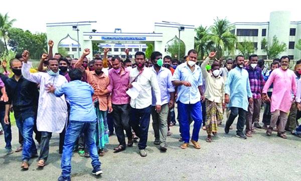বড়পুকুরিয়ায় বেতনভাতার দাবিতে শ্রমিক বিক্ষোভ অব্যাহত