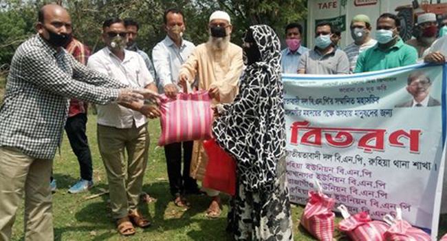 মির্জা ফখরুলের পক্ষে ঠাকুরগাঁওয়ে বিএনপির ত্রাণ বিতরণ