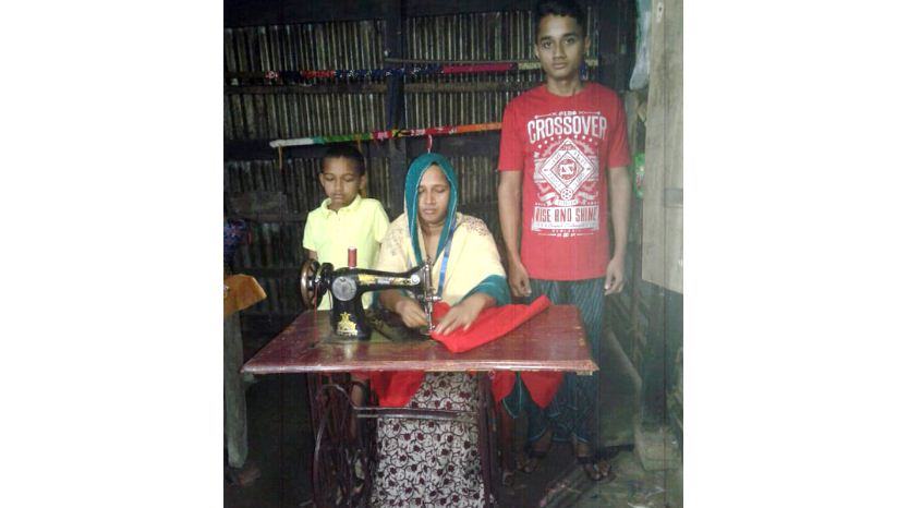 কিডনি দিয়েও বাঁচাতে পারেননি স্বামীকে, সন্তানদের নিয়ে অসহায় ফেরদৌসী