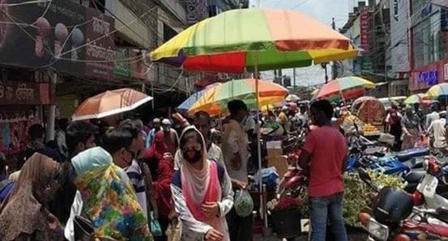 ফরিদপুরে মার্কেট খোলার প্রথম দিনেই উপচে পড়া ভিড়