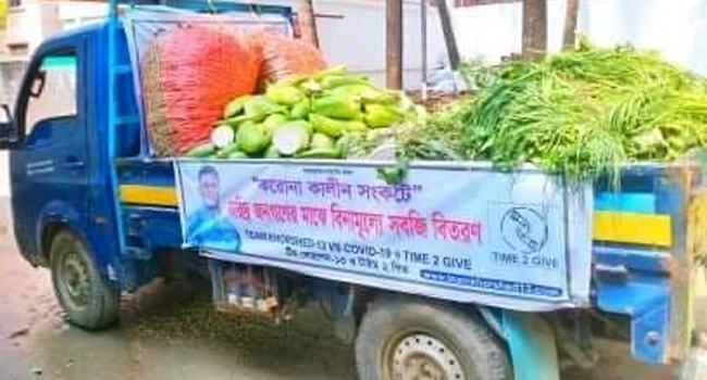 না’গঞ্জে কাউন্সিলর খোরশেদের উদ্যোগে বিনামূল্যে সবজি বিতরণ