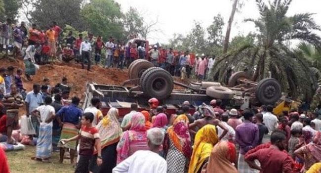 কাপাসিয়ায় ট্রাক উল্টে নিহত ২