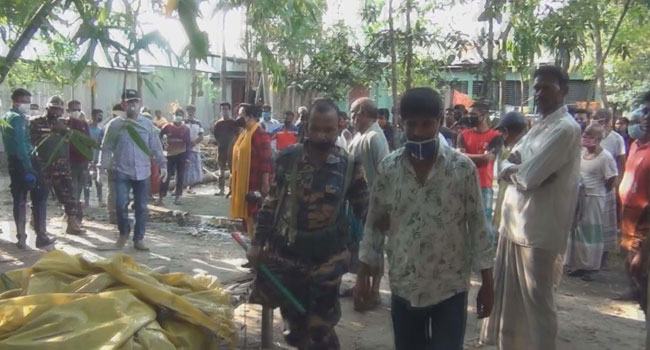 রংপুরে ভুয়া কারখানায় পুলিশের হানা, বিপুল নকল প্রসাধনী জব্দ