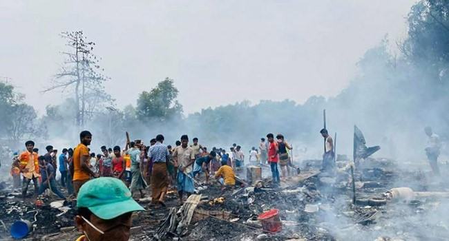 রোহিঙ্গা ক্যাম্পে আগুন : ৩৬২ ঘর ও ৬০ দোকান পুড়ে ছাই