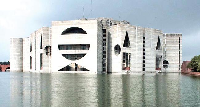বাজেট ঘাটতি মেটাতে ৪৫০ কোটি ডলার সহায়তা কামনা