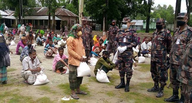 কুড়িগ্রাম সীমান্তে বিজিবির খাদ্য সামগ্রি বিতরণ
