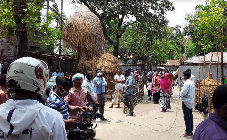 এক ঘর থেকেই স্ত্রী-স্বামী ও শিশু কন্যার লাশ উদ্ধার