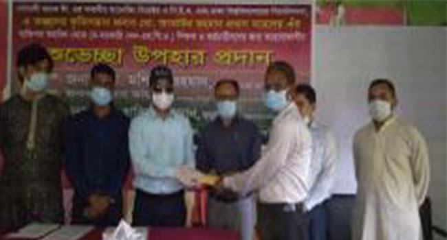 পাটগ্রামে সোনালী ব্যাংকের এমডির মাদ্রাসা ও মাধ্যমিক শিক্ষক কর্মচারীদের আর্থিক সহায়তা প্রদান