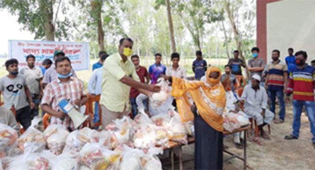 সিরাজগঞ্জের সলঙ্গায় ১৪৫ পরিবারের মাঝে ঈদ সামগ্রী বিতরণ