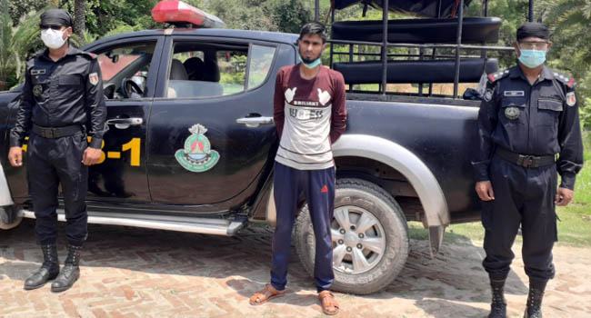 গাজীপুরে ফেসবুকে গুজব সৃষ্টির অভিযোগে যুবক আটক