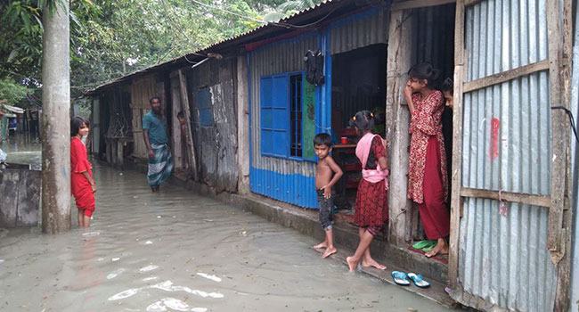 গলাচিপা বাঁধ ভেঙে কয়েকটি গ্রাম প্লাবিত