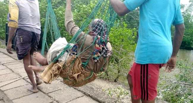 সাতক্ষীরায় আশ্রয় কেন্দ্রে ছুটছে মানুষ