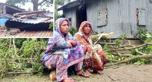 ঘরে খাবার নেই, চাল উড়ে গেছে আমফানে
