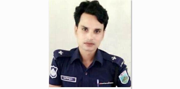 বোনাসের টাকা দিয়ে ঈদ সামগ্রী দিলেন পুলিশ কর্মকর্তা
