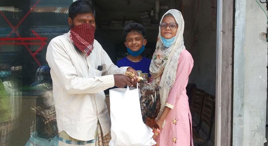 ঈদির টাকা দিয়ে দরিদ্রদের ঈদ উপহার