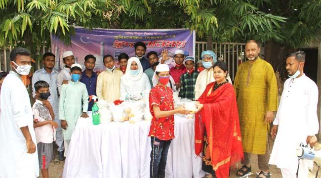নতুন জামা আর খাবার পেয়ে ওরা ঈদ আনন্দে আত্মহারা