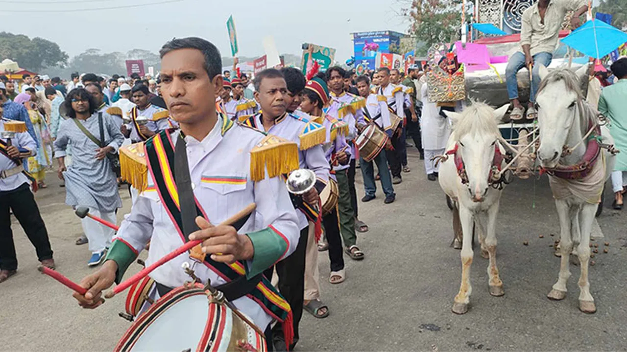 ঢাকায় সুলতানি আমলের কায়দায় ঈদ আনন্দ মিছিল