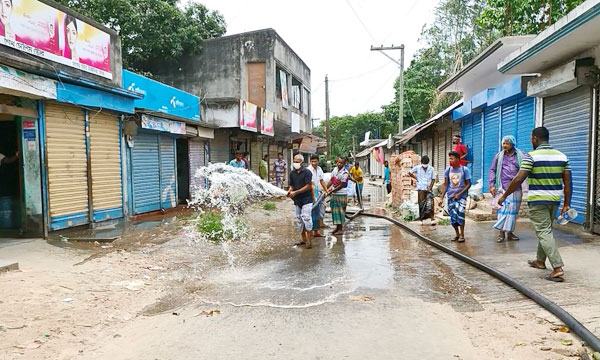 সিরাজদিখানে স্প্রে ও বাজার ধৌতকরণ কার্যক্রম