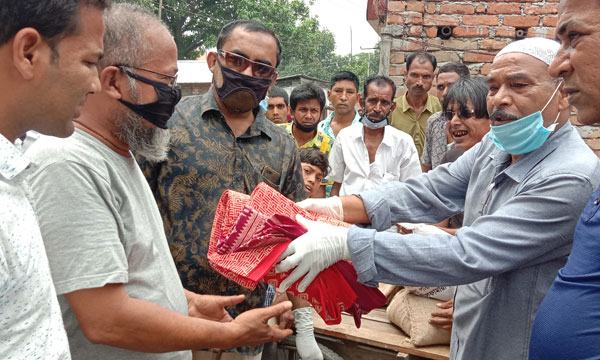 সৈয়দপুরে অগ্নিকাণ্ডে ক্ষতিগ্রস্থ পরিবারের মাঝে ত্রাণ বিতরণ