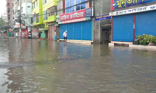বরিশালে বজ্রবৃষ্টি, সড়কে পানি, বজ্রপাতে কৃষকের মৃত্যু