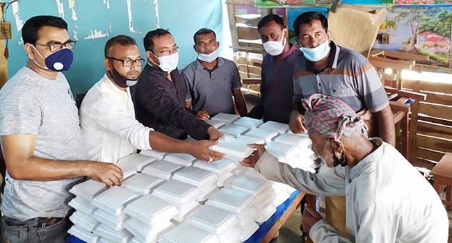 মহেশপুরে দুস্থদের মাঝে খাবার বিতরণের মাধ্যমে শহীদ জিয়ার মৃত্যুবার্ষিকী পালন