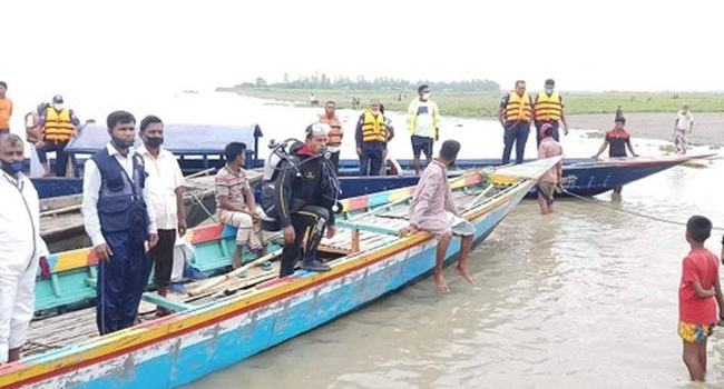যমুনায় নৌকাডুবির ঘটনায় ১২ লাশ উদ্ধার, নিখোঁজ ৬
