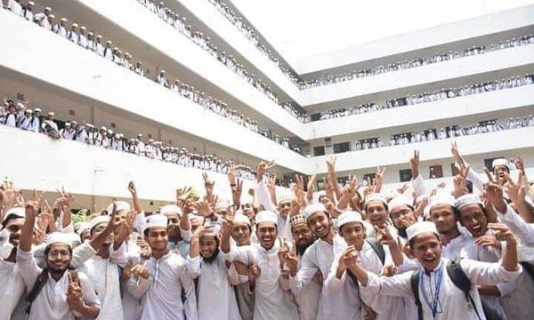 অব্যাহত সফলতায় এবারও শীর্ষে টঙ্গী তা’মীরুল মিল্লাত