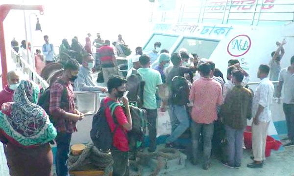 ভোলায় স্বাস্থ্যবিধি না মেনেই অতিরিক্ত যাত্রী নিয়ে ছেড়ে গেলো লঞ্চ