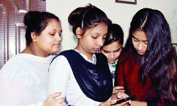 করোনার মাধ্যমিকে বেড়েছে পাসের হার ও জিপিএ ৫