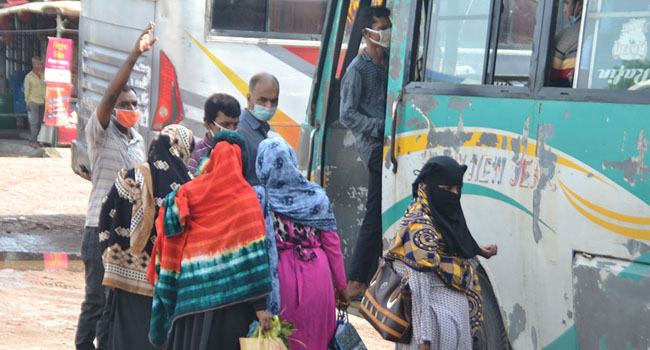 খুলনায় বাস চলাচল শুরু দ্বিগুণ ভাড়া আদায়ের অভিযোগ