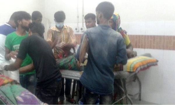 চুয়াডাঙ্গায় মোটরসাইকেল-আলমসাধুর সংঘর্ষে গরু ব্যবসায়ী নিহত