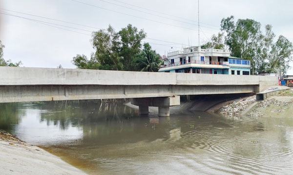 সেতু নির্মাণে প্রধানমন্ত্রীকে অভিনন্দন নবাবগঞ্জবাসীর