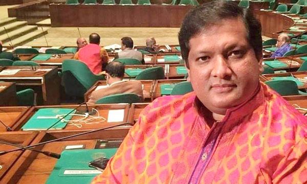 গানম্যান করোনায় আক্রান্ত, অফিস করছেন ক্রীড়া প্রতিমন্ত্রী