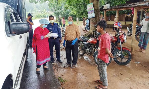 মানিকছড়িতে সামাজিক দূরত্ব ও স্বাস্থ্যবিধি না মানায় ভ্রাম্যমাণ আদালতের জরিমানা