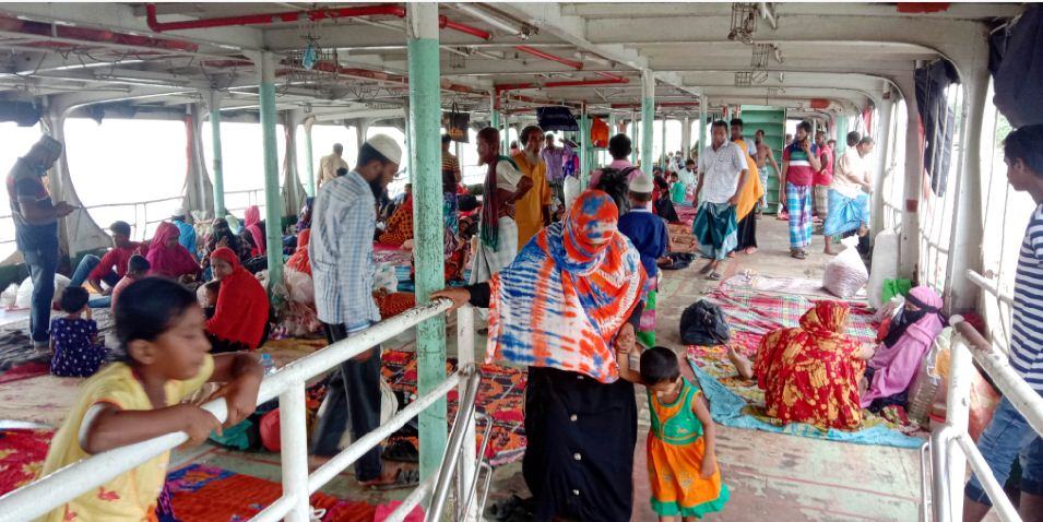 স্বাস্থ্য বিধি না মেনে লঞ্চ যাত্রা