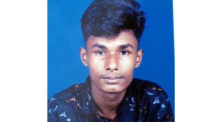 'আঁধার ঘরে চাঁদের আলো'
