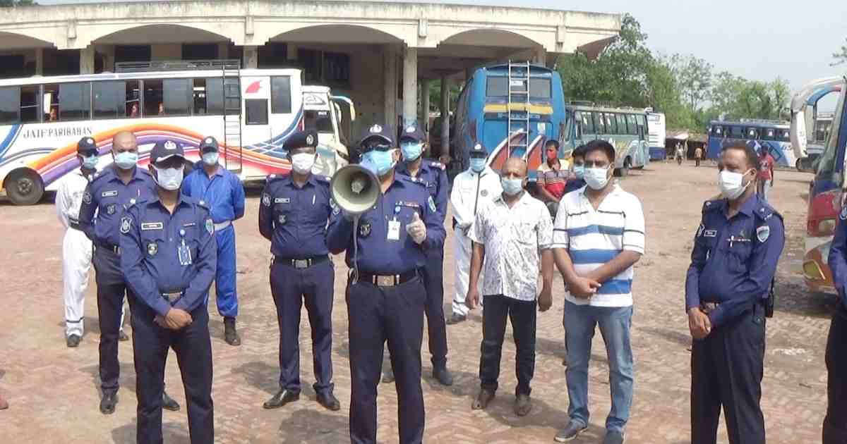 ঝিনাইদহে সরকারি নির্দেশনা মেনে বাস চলাচল নিশ্চিতে পুলিশের তল্লাশি