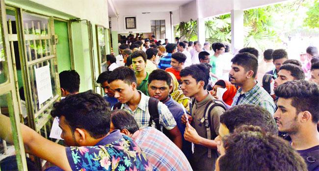সমালোচনার মুখে চার কলেজে স্বতন্ত্রভাবে শিক্ষার্থী ভর্তির অনুমতি বাতিল