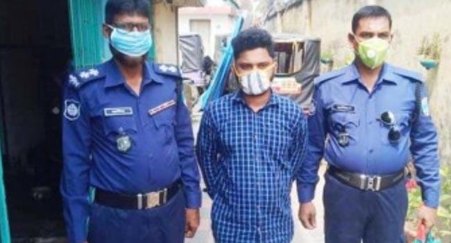 বেনাপোল কাস্টমের নামে পেইজ খুলে প্রতারণা, আটক ১