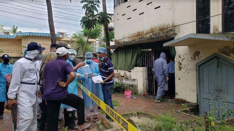 পাবনায় স্ত্রী-কন্যাসহ অবসরপ্রাপ্ত ব্যাংক কর্মকর্তার অর্ধগলিত লাশ উদ্ধার