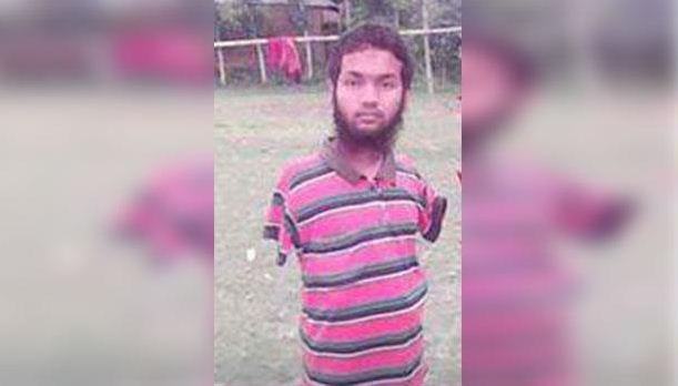হাত নেই, পা দিয়ে লিখেই সফল হাবিব