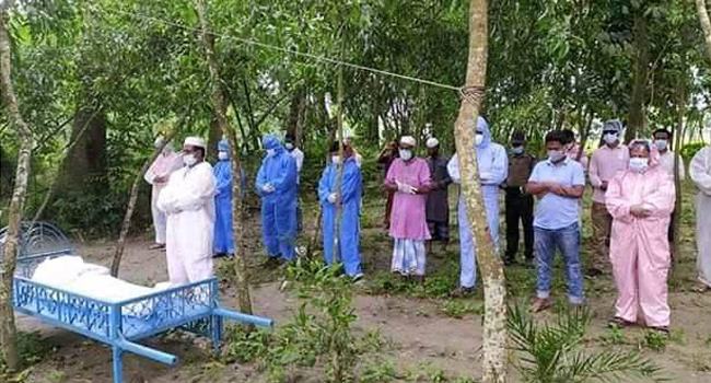 রাস্তায় পড়ে ছিলো অসংখ্য জানাজা পড়ানো হাফেজ’র নিথর দেহ