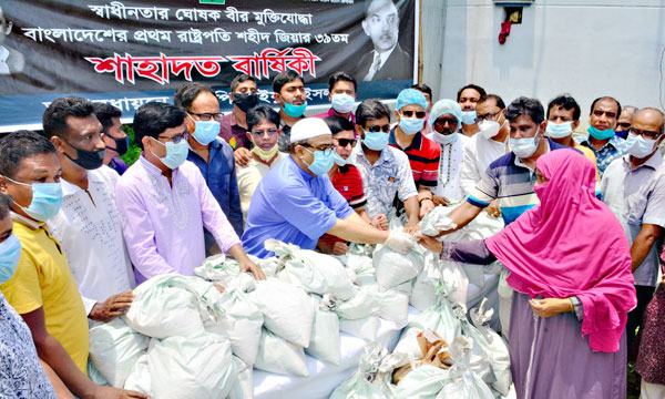 জিয়াউর রহমানের শাহাদাতবার্ষিকী উপলক্ষে বগুড়ায় দরিদ্রদের মাঝে ভিপি সাইফুলের খাদ্যসামগ্রী বিতরণ