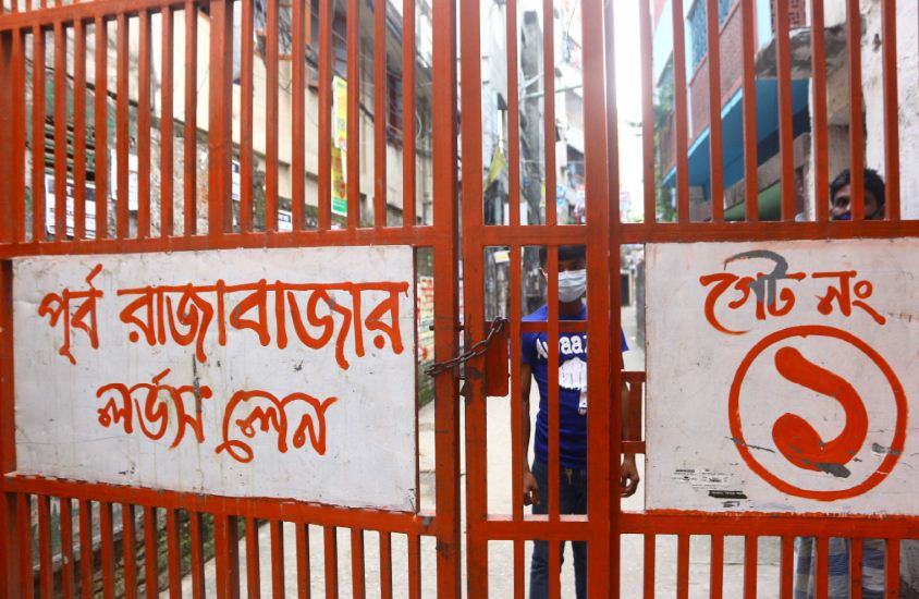 রাত ১২টা থেকে লকডাউন পূর্ব রাজাবাজার
