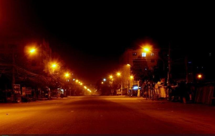 সংক্রমণ ঠেকাতে এলাকাভিত্তিক লকডাউন কি শেষ অস্ত্র?