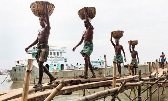 খেটে খাওয়া মানুষের অস্থিরতা বাড়ছে