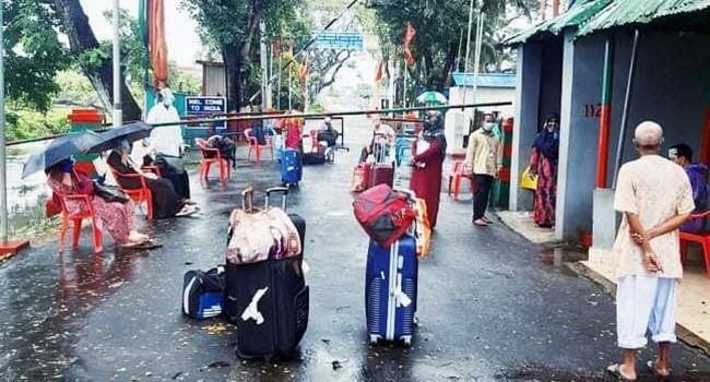 আখাউড়া বন্দর দিয়ে দেশে ফিরলেন ২৪ আটকে পড়া বাংলাদেশী